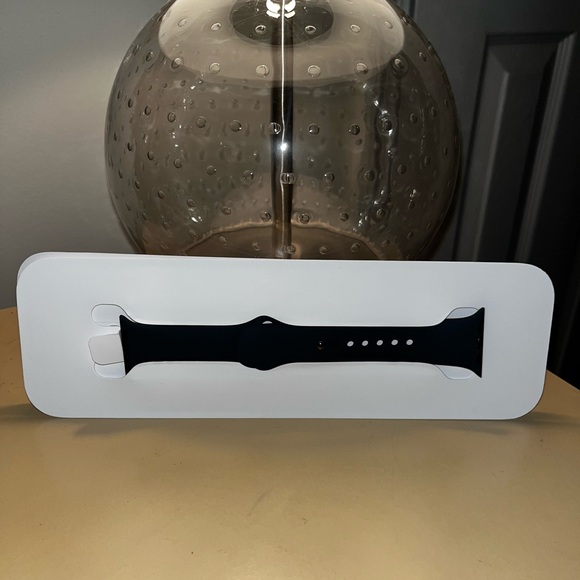 Apple Watch Series 4 40mm Aluminum GPS+Cellular - Picture 2 of 5